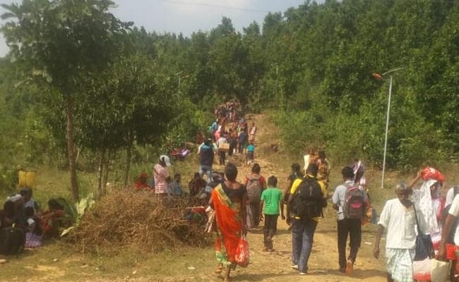 लुगु बुरु की पूजा करने दुनिया भर से ललपनिया पहुंचे श्रद्धालु, प्रशासन ने लिया तैयारियों का जायजा लुगु बुरु की पूजा करने दुनिया भर से ललपनिया पहुंचे श्रद्धालु, प्रशासन ने लिया तैयारियों का जायजा