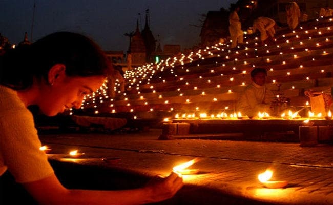 बंगाल में भी धूमधाम से मनी देव दीपावली