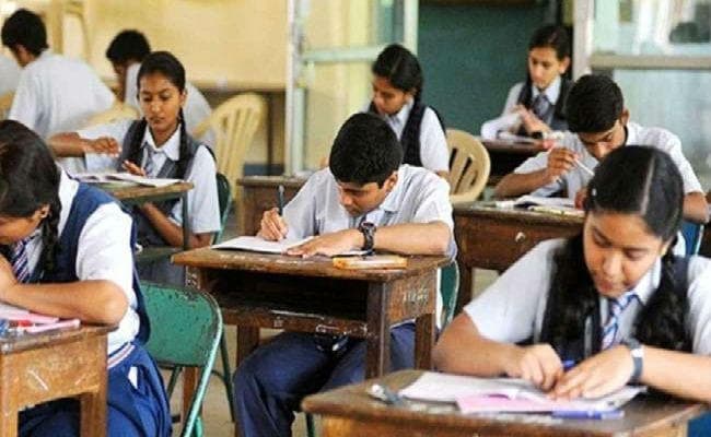 सीबीएसइ : प्री-बोर्ड परीक्षाएं 16 से 30 दिसंबर तक लेने का निर्देश, अब 70 में 23 और 30 में 9 होगा पासिंग मार्क्स