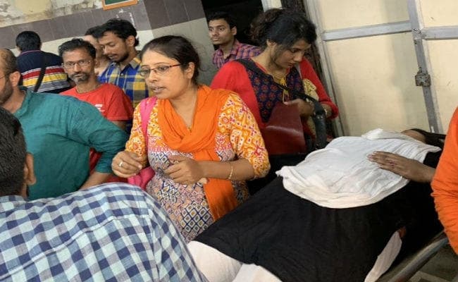 कोलकाता में डेंगू के खिलाफ प्रदर्शन कर रहे भाजपा कार्यकर्ताओं पर लाठीचार्ज, कई घायल कोलकाता में डेंगू के खिलाफ प्रदर्शन कर रहे भाजपा कार्यकर्ताओं पर लाठीचार्ज, कई घायल