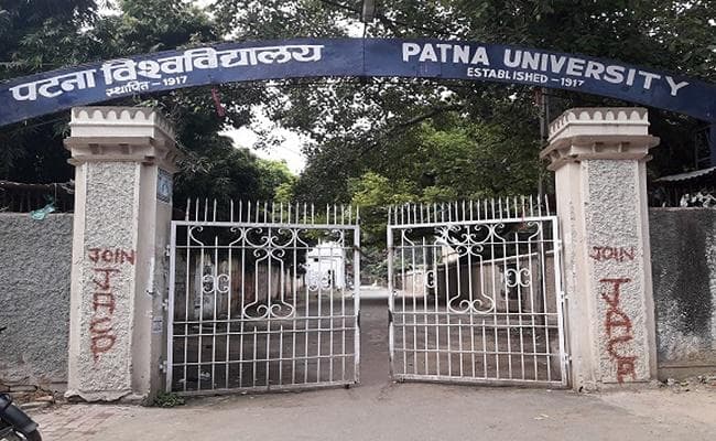 पटना यूनिवर्सिटी छात्र संघ: वोटरों को लुभाने के लिए सोशल मीडिया बना प्रमुख औजार, 19 नवंबर को होगा मतदान पटना यूनिवर्सिटी छात्र संघ: वोटरों को लुभाने के लिए सोशल मीडिया बना प्रमुख औजार, 19 नवंबर को होगा मतदान