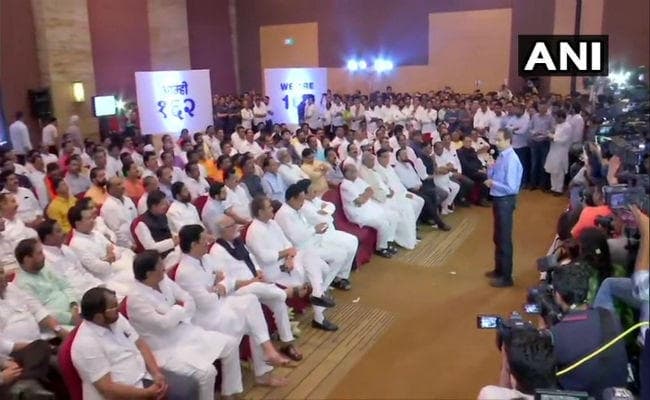 शिवसेना, NCP और कांग्रेस ने 162 विधायकों के साथ किया शक्ति प्रदर्शन, उद्धव बोले- ”BJP को बतायेंगे हम क्या चीज हैं”