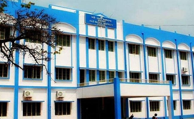 कॉलेज छात्रों के विरोध के बाद पीछे हटा केएनयू प्रबंधन