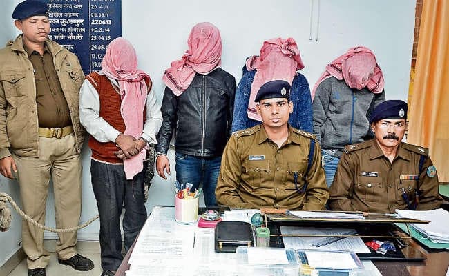 चोरी की बाइक से 12 बार की थी छिनतई, दो गिरफ्तार हुए