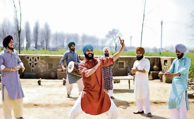 भांगड़ा पा ले के लिए सनी कौशल ने सीखी पगड़ी बांधने की कला!