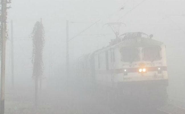पटना : ट्रेनों पर कुहासे का असर, 12 घंटे की देरी से पहुंची गरीब रथ