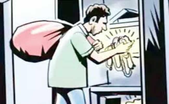चोरों ने एएसआइ के बंद घर का ताला तोड़ कर लाखों की संपत्ति उड़ायी
