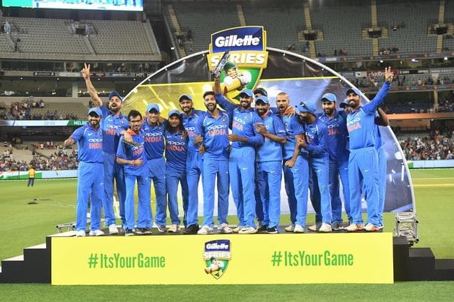 INDvsAUS : भारत ने पहली बार ऑस्ट्रेलिया में जीती द्विपक्षीय सीरीज, धौनी ने फिर दिखाया दम, देखें अंतिम वनडे की खास तस्वीरें