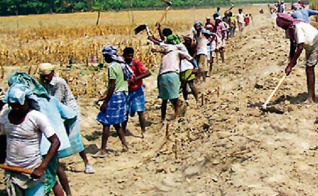 पटना : मनरेगा केंद्र के पास 700 करोड़ बकाया