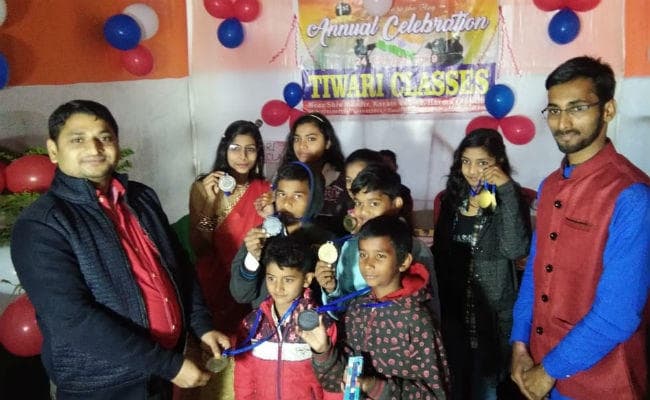 धूमधाम से संपन्न हुआ तिवारी क्लासेस का एनुअल डे सेलिब्रेशन