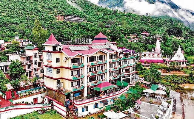 तत्तापानी में पहाड़ों की मेजबानी का लुत्फ