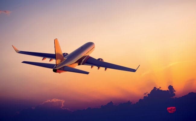 कुछ देर बाद रात 12 बजे से शुरू हो जायेंगी पाकिस्तान में हवाई उड़ानें