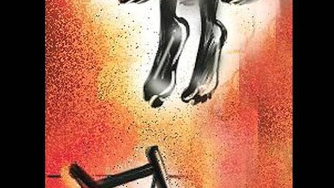 मालदा में फंदे से लटकते मिले दो महिलाओं के शव