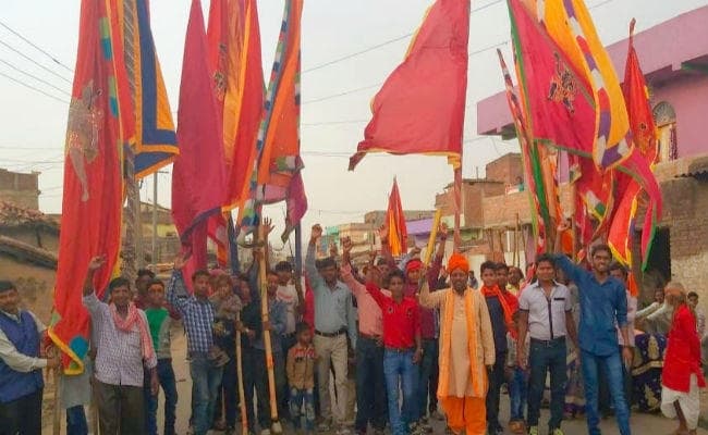 महावीरी झंडों के साथ निकाला गया जुलूस, ”जय बोलो हनुमान की” के गीतों से गूंज उठा बड़कागांव