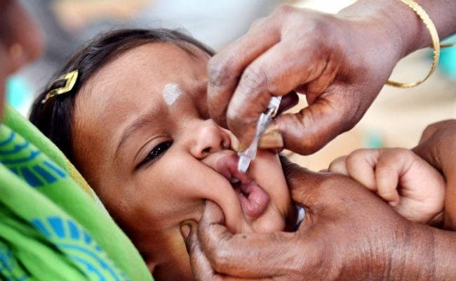 कार्यकर्ताओं पर बढ़ते हमलों के बाद पाकिस्तान ने रोका पोलियो रोधी अभियान
