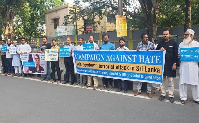 ”अंधकार अंधकार को मिटा नहीं सकता, केवल प्रकाश ही ऐसा कर सकता है”