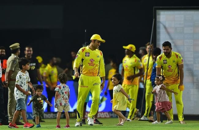 IPL 2019 : मैच के बाद ”पापा धौनी” के साथ जीवा की मस्ती आप भी देखें