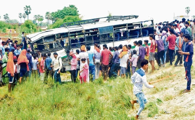 गोपालगंज से सीवान आ रही थी बस, टायर फटने से पलटी, सात की मौत