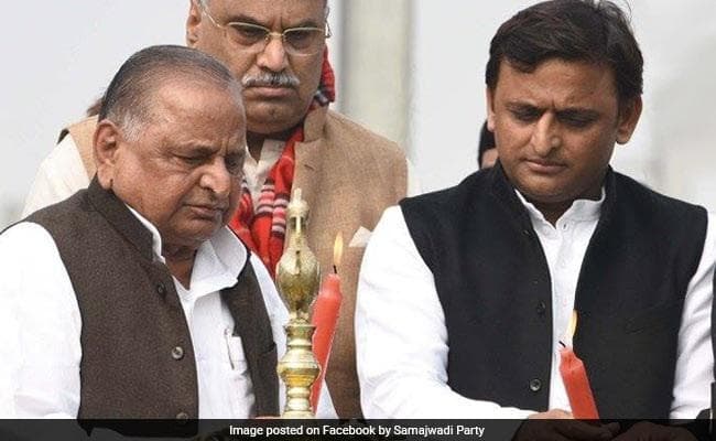 लोकसभा चुनाव परिणाम: शुरुआती चरणों में यादव कुनबे के लिये कहीं खुशी, कहीं गम