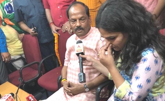 मुख्यमंत्री रघुवर दास और भाजपा पर आपत्तिजनक पोस्ट करने वाला कांग्रेस नेता अभिजीत राज गिरफ्तार मुख्यमंत्री रघुवर दास और भाजपा पर आपत्तिजनक पोस्ट करने वाला कांग्रेस नेता अभिजीत राज गिरफ्तार