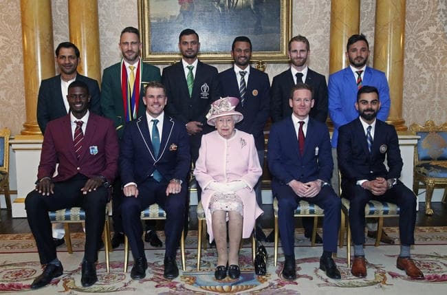 World Cup 2019: महारानी एलिजाबेथ से मिले सभी 10 कप्तान, देखें खास तस्वीरें World Cup 2019: महारानी एलिजाबेथ से मिले सभी 10 कप्तान, देखें खास तस्वीरें