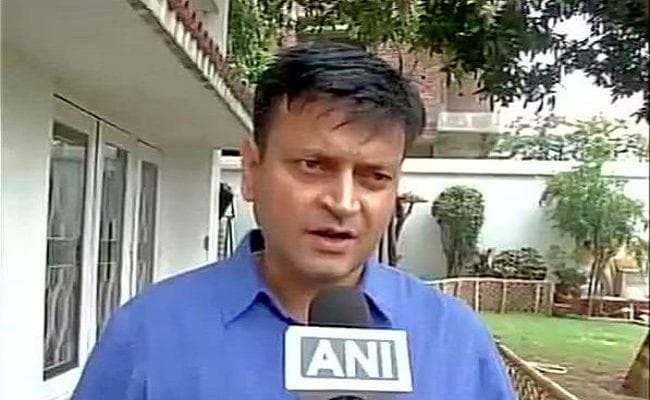 अजय आलोक ने जेडीयू के प्रवक्ता पद से दिया इस्तीफा, कहा- नीतीश को ”शर्मिंदा” नहीं करना चाहता