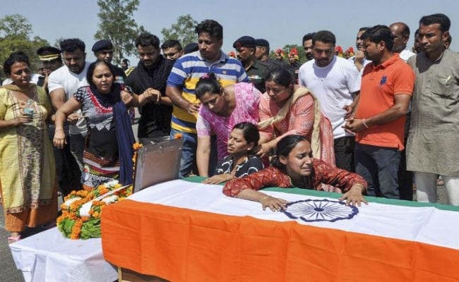 मेरठ : गमगीन माहौल में हुआ शहीद मेजर का अंतिम संस्कार