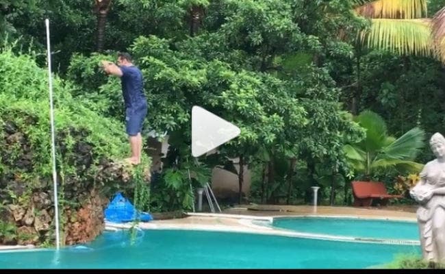 सलमान खान ने स्विमिंग पूल में किया जबरदस्त स्टंट, VIDEO हुआ वायरल