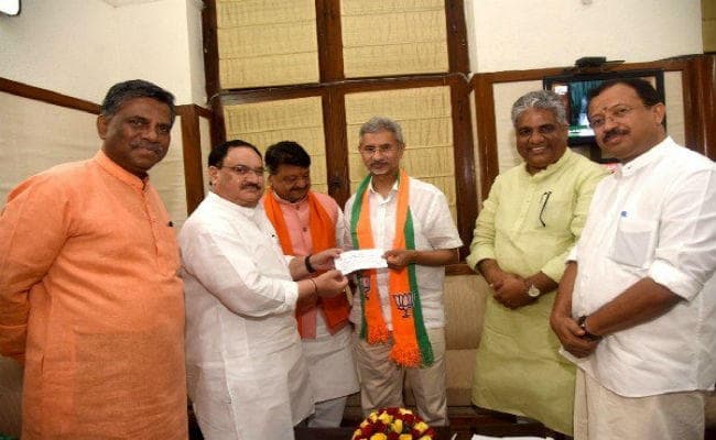 विदेश मंत्री एस जयशंकर औपचारिक रूप से भाजपा में शामिल हुए