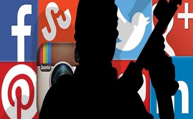 सोशल मीडिया को प्लेटफॉर्म बना रहे आतंकवादी संगठन
