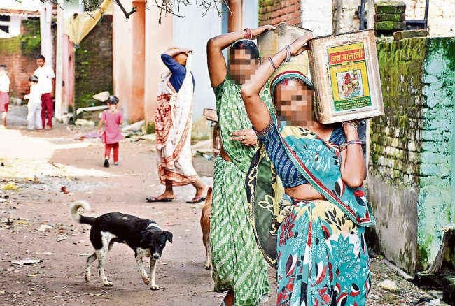 बिहार से समाप्त हुई ‘मैनुअल स्कैवेंजिंग’ यानी सिर पर मैला ढोने की परंपरा, जानें क्या है कानून…