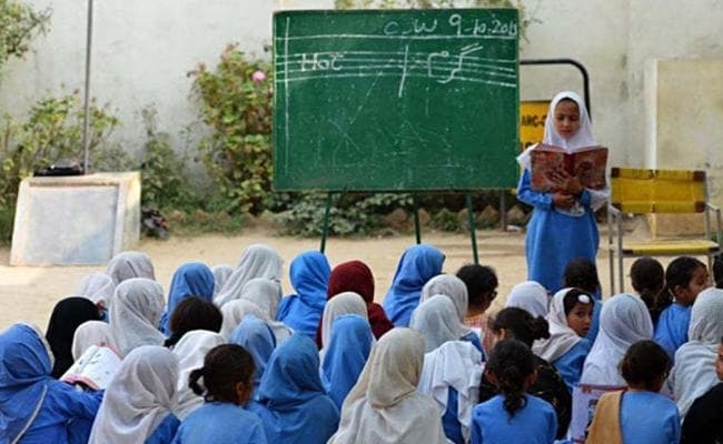 2030 तक पाकिस्तान में चार में एक बच्चा अनपढ़ रह जायेगा : यूनेस्को