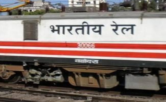 लोकसभा में कांग्रेस समेत तमाम विपक्षी दलों ने सरकार पर लगाया रेलवे के निजीकरण का आरोप लोकसभा में कांग्रेस समेत तमाम विपक्षी दलों ने सरकार पर लगाया रेलवे के निजीकरण का आरोप
