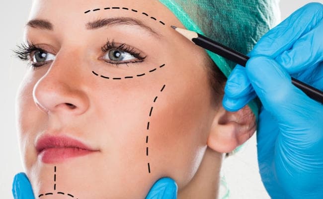 World Plastic Surgery Day 2019 : सिर्फ खूबसूरती ही नहीं बढ़ाती, खोया आत्मविश्वास भी लौटाती है प्लास्टिक सर्जरी