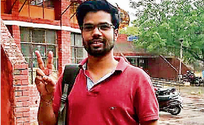 जमुई/मलयपुर : ट्रक ड्राइवर का बेटा बना जेएनयू एमफिल प्रवेश परीक्षा 2019 का टॉपर