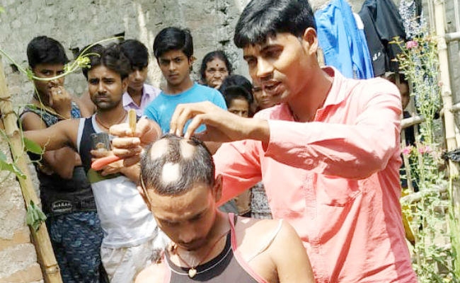 लोकगायक ने सातवीं कक्षा की लड़की को दिया प्रेमपत्र, बोला- आई लव यू, लोगों ने हाथ-पैर बांध कर मुंड़वाया सिर