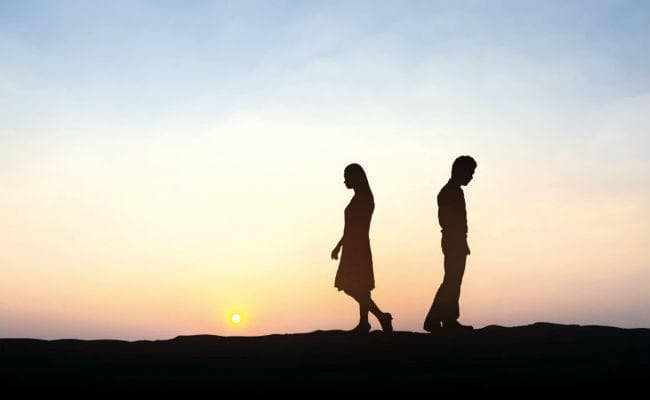 नहीं टिक पा रहे हैं रिश्ते! ऑनलाइन जुड़ते रिश्तों की जांच ऑफलाइन करें