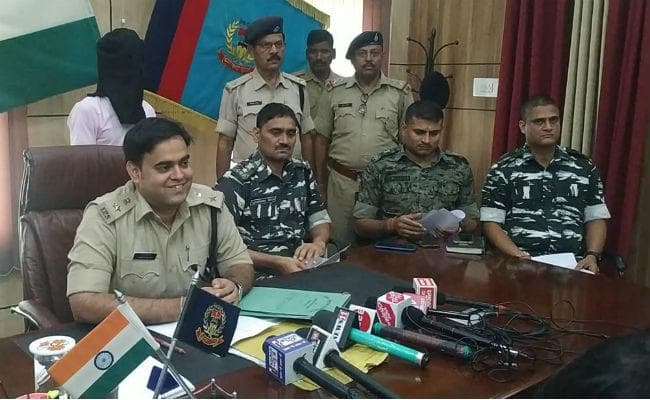 गुमला में एक लाख का इनामी जेजेएमपी नक्सली गिरफ्तार, चार साल से था फरार