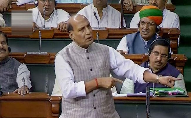 हंगामे के बीच लोकसभा में बोले रक्षा मंत्री- कश्मीर मुद्दे पर तीसरे पक्ष की मध्यस्थता का सवाल ही नहीं