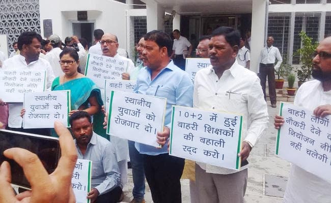 मॉनसून सत्र : झारखंड विधानसभा में सीपी सिंह और हेमंत सोरेन भिड़े, सदन दोपहर 2 बजे तक स्थगित मॉनसून सत्र : झारखंड विधानसभा में सीपी सिंह और हेमंत सोरेन भिड़े, सदन दोपहर 2 बजे तक स्थगित