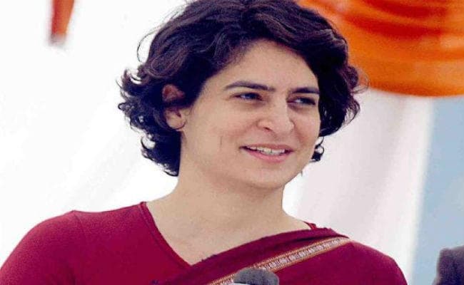 ”सोनभद्र हत्याकांड के पीड़ित परिवारों को कांग्रेस ने दिये सहायता राशि के चेक”
