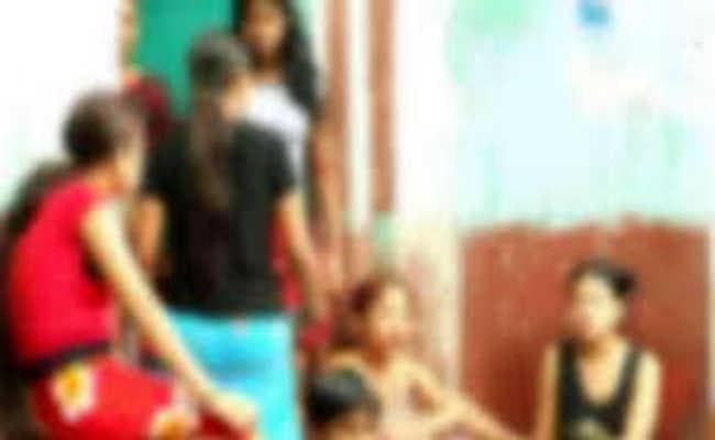 देह व्यापार का पर्दाफाश : पांच युवतियां समेत 10 गिरफ्तार