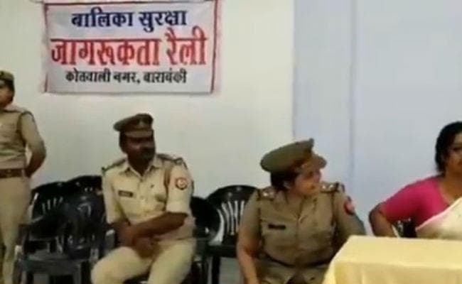 पुलिस अधिकारी से सवाल कर यूपी की बेटी ने मचा दी है खलबली- शिकायत करने पर उन्नाव जैसा…