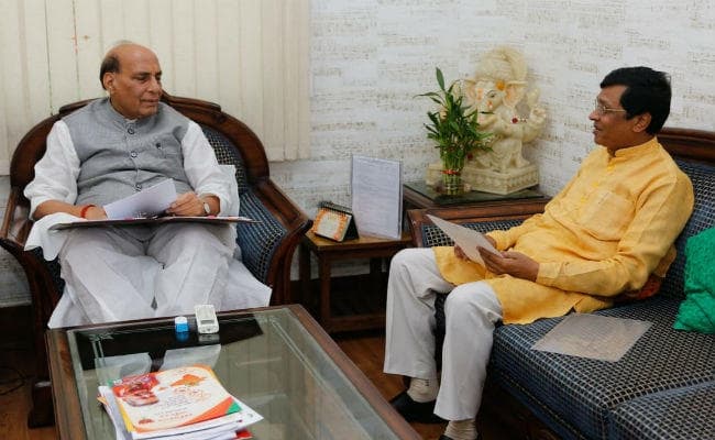 गुमला : रक्षा मंत्री से परमवीर चक्र की धरती जारी में सैनिक स्कूल खोलने की मांग