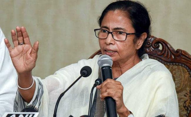 ममता बनर्जी ने पूजा समितियों को आयकर नोटिस जारी करने के लिए केंद्र की आलोचना की