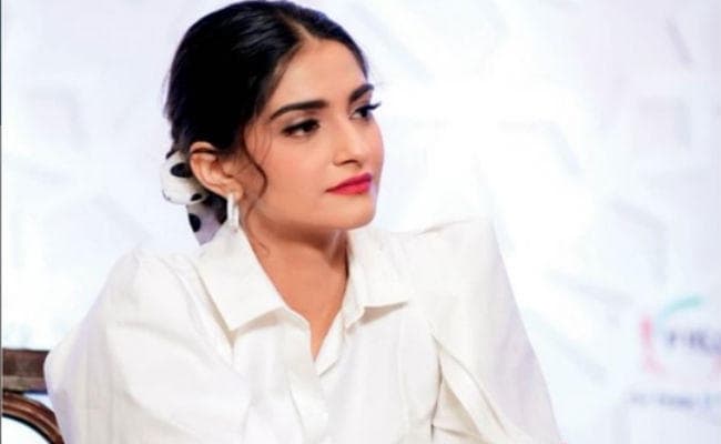 Article 370 पर बोलकर बुरी फंसी सोनम कपूर, ट्रोल होने के बाद कही ये बड़ी बात
