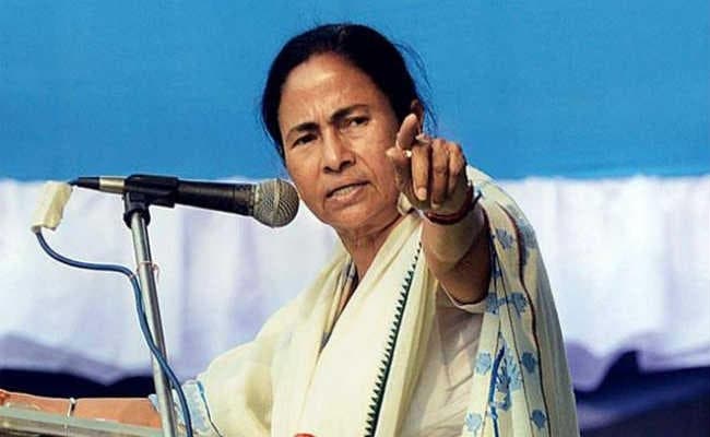 ममता बनर्जी ने अपनी ही पुलिस को कठघरे में किया खड़ा, कहा – सेफ ड्राइव-सेव लाइफ के नाम पर पैसे वसूल रही है पुलिस