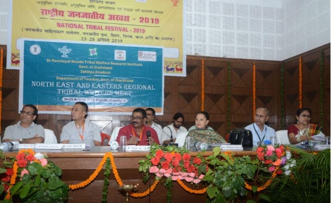 TRI में आदिवासी भाषाओं पर परिचर्चा, साहित्यकारों ने कहा- भाषा में साहित्य होगा, तभी बचेगी भाषा