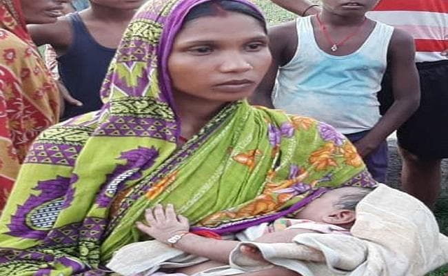 बेटी का इलाज कराने में पिता हो गये थे असमर्थ, तंग आकर फेंक दिया कुआं में