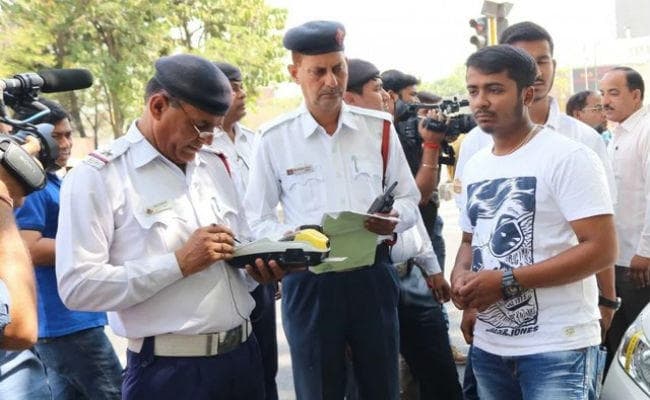 न्यू मोटर व्हीकल एक्ट : पुलिसकर्मियों ने तोड़ा ट्रैफिक नियम तो दोगुना भरना होगा जुर्माना, अडवाइजरी जारी